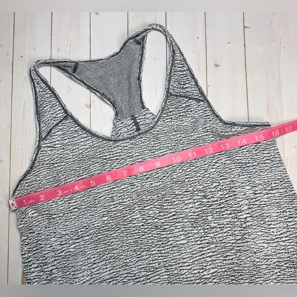 Lululemon Essential Tank Size 10 - Picture 7 of 9
